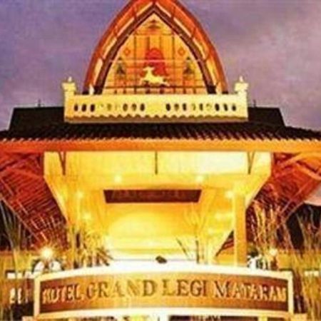 Grand Legi Hotel Матарам Екстериор снимка