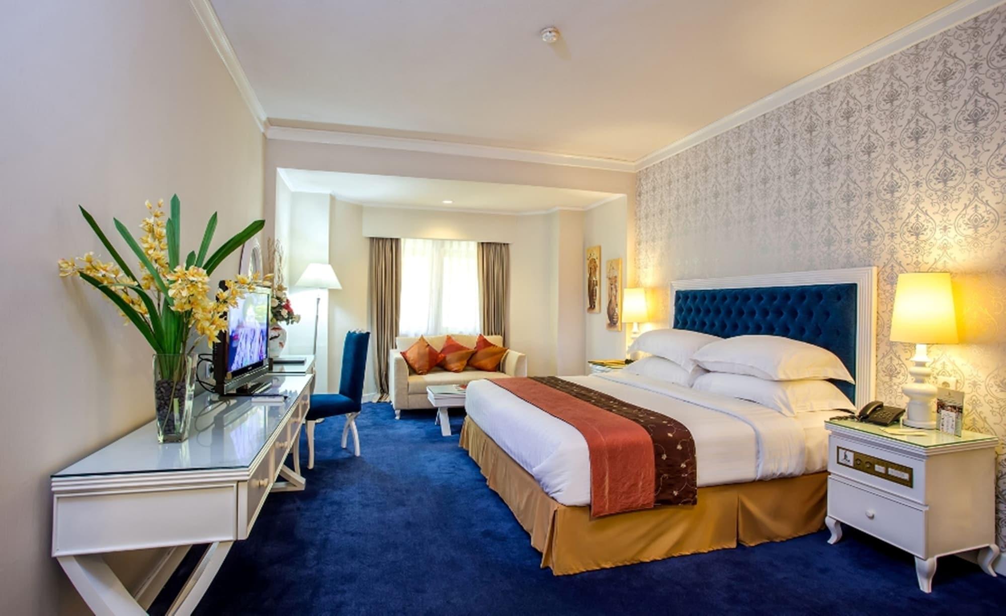 Grand Legi Hotel Матарам Екстериор снимка