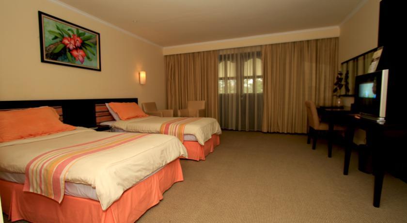 Grand Legi Hotel Матарам Екстериор снимка