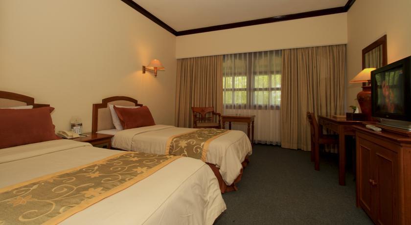 Grand Legi Hotel Матарам Екстериор снимка