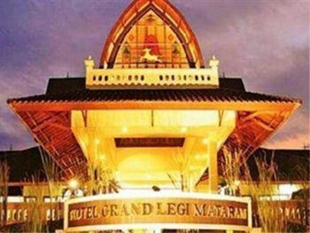 Grand Legi Hotel Матарам Екстериор снимка