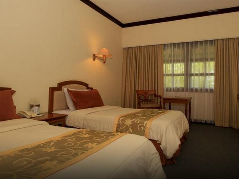 Grand Legi Hotel Матарам Екстериор снимка