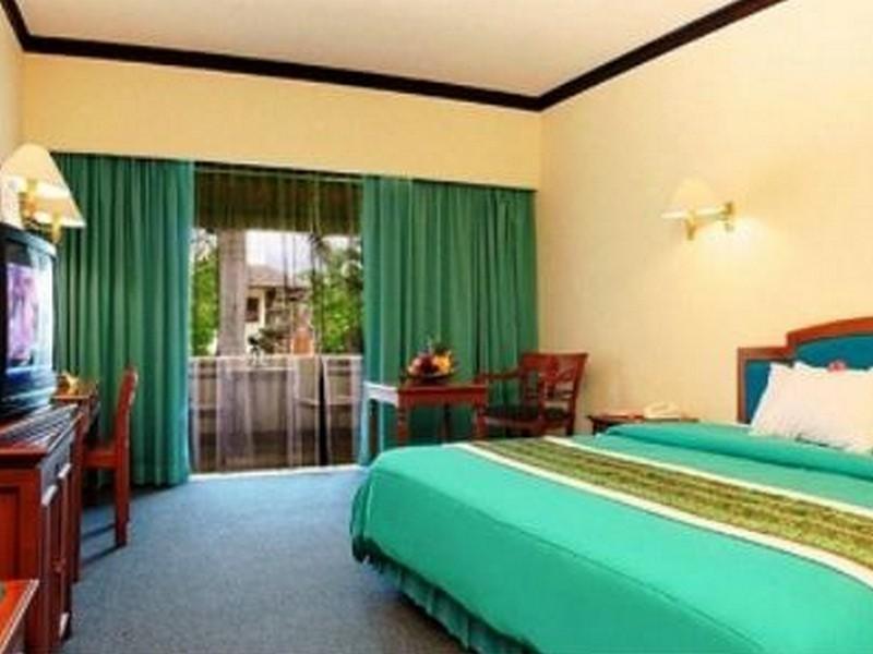 Grand Legi Hotel Матарам Стая снимка
