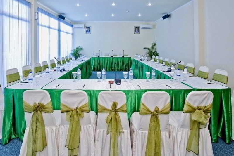 Grand Legi Hotel Матарам Екстериор снимка
