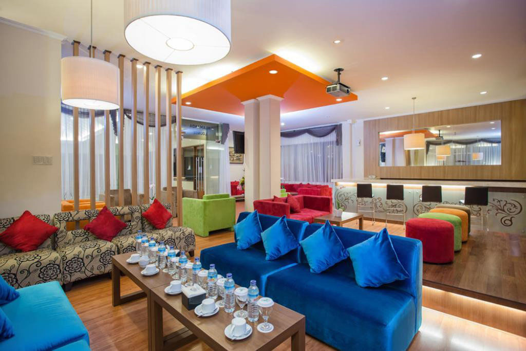 Grand Legi Hotel Матарам Екстериор снимка