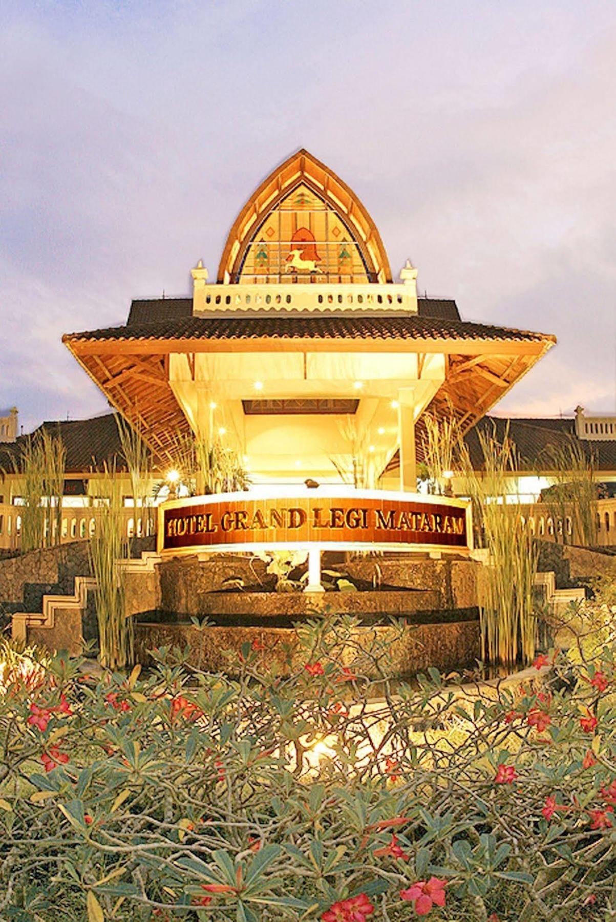 Grand Legi Hotel Матарам Екстериор снимка