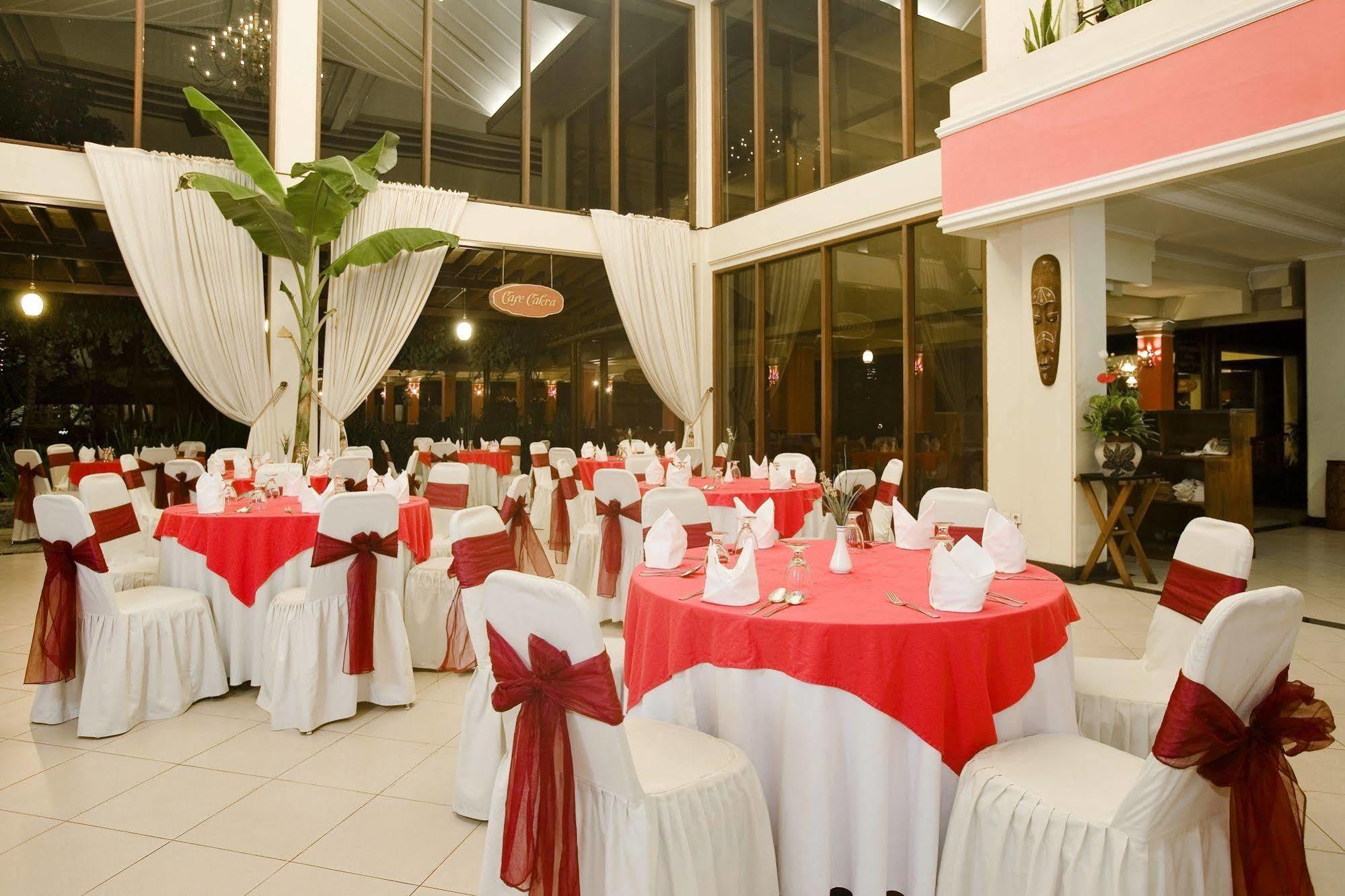 Grand Legi Hotel Матарам Екстериор снимка