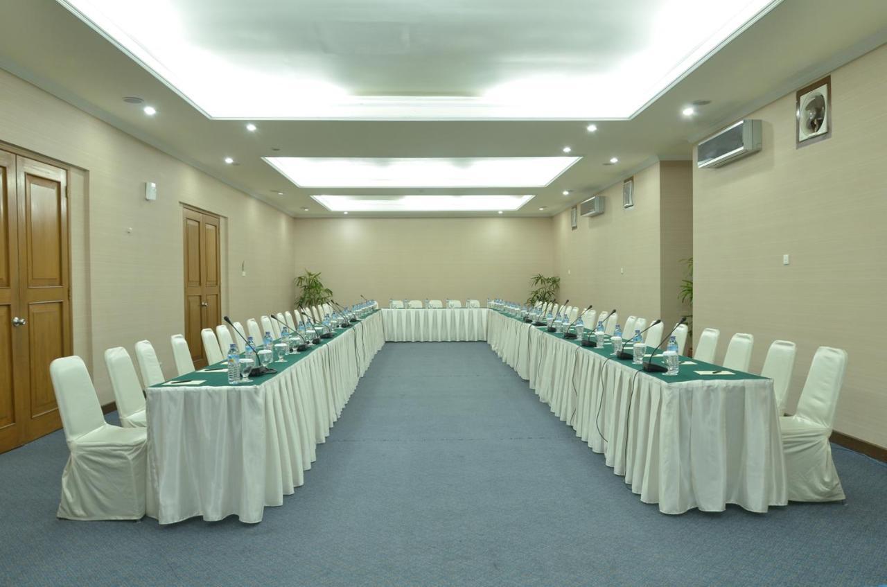 Grand Legi Hotel Матарам Екстериор снимка
